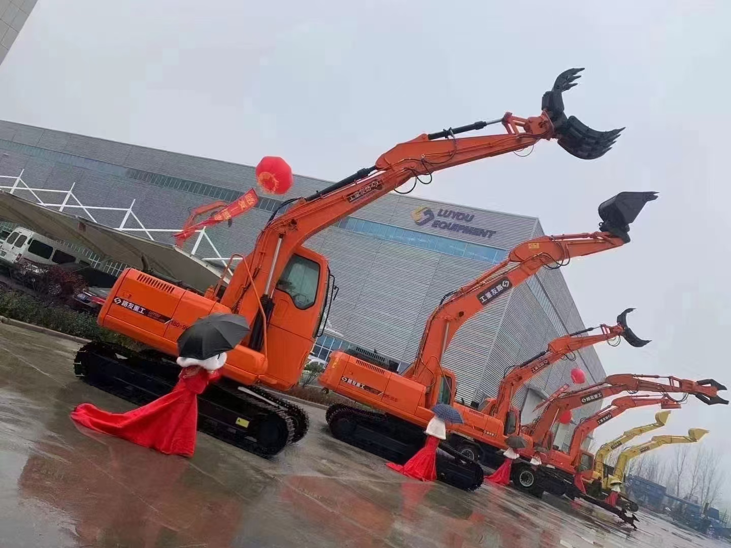 66dab6605e30b.jpg 挖机组合.jpg